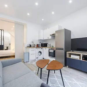 Luxurious And Cosy In The Center Of 14 Apartment